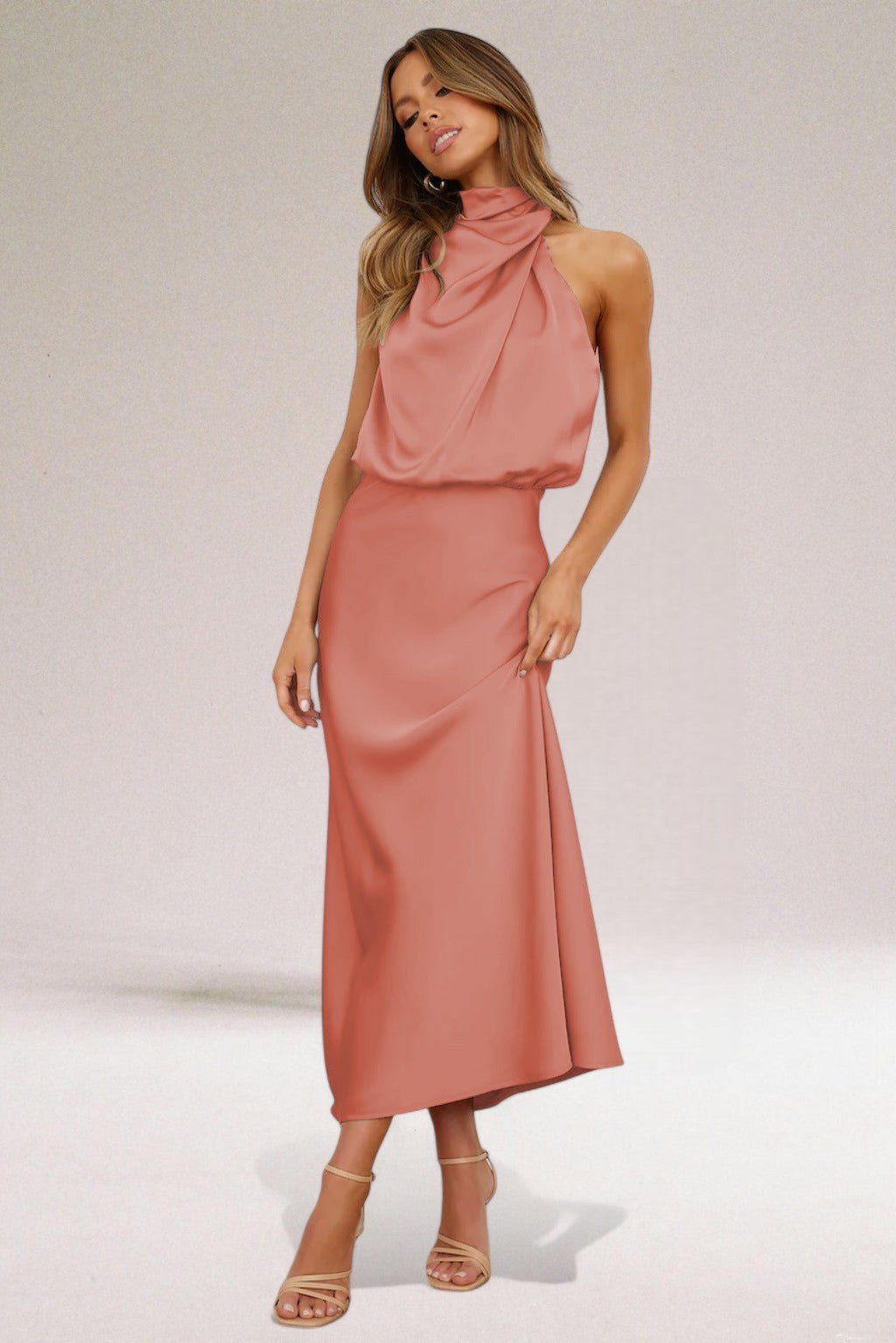 María | Vestido con cuello halter